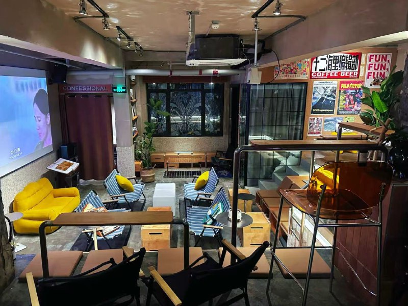 #出海运营秘籍👉@yunying23上海愚园路小酒馆招全职自媒体运营啦！📝简单介绍自己：我们是一家开在上海愚园路的社群小酒馆，主营咖啡、精酿啤酒和葡萄酒