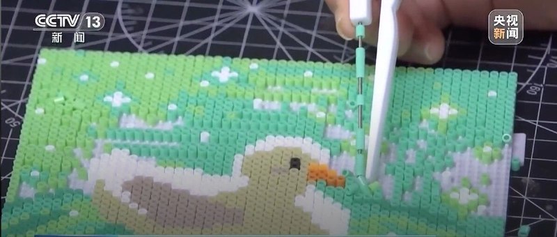 第一批玩拼豆的受害者，已经扎堆出现了！之前小红书上狂推拼豆的时候我也心动过，后来一想塑料的东西一烫肯定释放有害气体，家里还有一小孩儿，作罢作罢