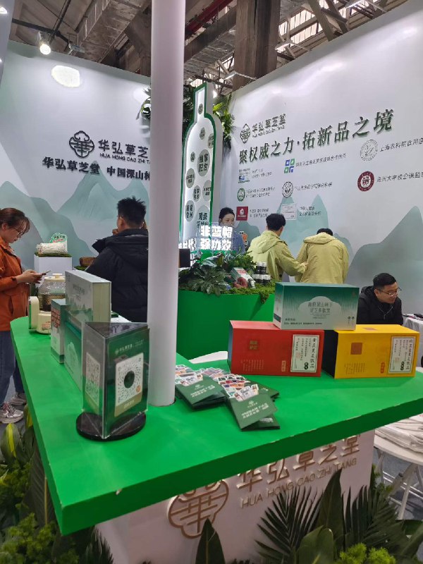 #出海运营秘籍👉@yunying23今天去跑了视频号的一个选品展会很多达人现场开播也感受到了高能量的活力刚好前天和另一个做视频号的商家聊过视频号的达人拓展和别的平台不一样靠微信小店后台去建联达人商务的效率很低效果微乎其微在视频号要建联到达人是需要费一些功夫的更高效的方式还是要靠更进一层的递进关系做背书因为视频号达人普遍佛系而且在各个类目上，一旦合作了一个品牌往往会长期合作所以选品需求不饱和想要更有效的商务建联，可以用的几种方法1. 线下展会直接接触建联2. 熟悉的朋友和品牌方直接拉群介绍，或者去公司上门拜访、饭局认识3. 商务圈子/服务商介绍推荐4. 达人定向找品，能进到达人选品群里响应到选品需求#出海运营秘籍👉@yunying23今天去跑了视频号的一个选品展会很多达人现场开播也感受到了高能量的活力刚好前天和另一个做视频号的商家聊过视频号的达人拓展和别的平台不一样靠微信小店后台去建联达人商务的效率很低效果微乎其微在视频号要建联到达人是需要费一些功夫的更高效的方式还是要靠更进一层的递进关系做背书因为视频号达人普遍佛系而且在各个类目上，一旦合作了一个品牌往往会长期合作所以选品需求不饱和想要更有效的商务建联，可以用的几种方法1. 线下展会直接接触建联2. 熟悉的朋友和品牌方直接拉群介绍，或者去公司上门拜访、饭局认识3. 商务圈子/服务商介绍推荐4. 达人定向找品，能进到达人选品群里响应到选品需求