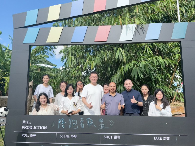 今年目标是：摸30只客户家的猫