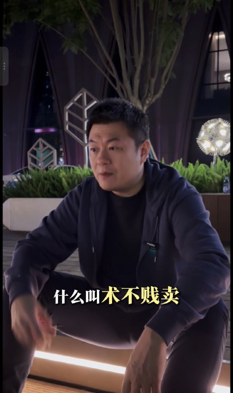 在成都的两天线下课，不影响晚上在酒店楼下拍视频，强势输出已经是常态