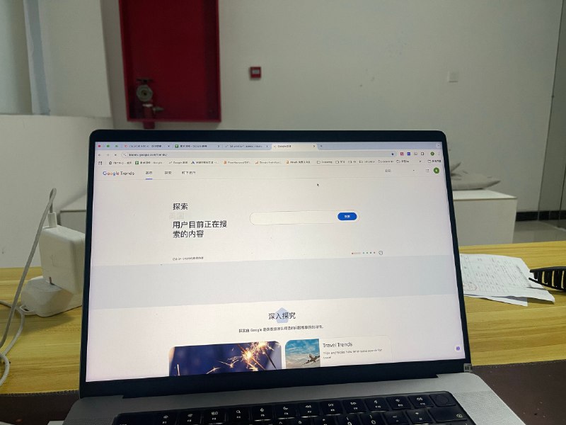 忙了一天，给两个老站分别上了2个页面，两个新功能，发了30-40条外链，现在终于有时间找词了