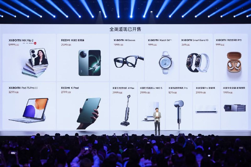 妈耶，小米AI眼镜绝了在各种路透里，我们只知道它也是第一人称相机，能沉浸式拍摄；更是开放式耳机，全天佩戴舒适聆听，还是随身AI入口，一句话完成百科问答、扫码支付，全面解放双手