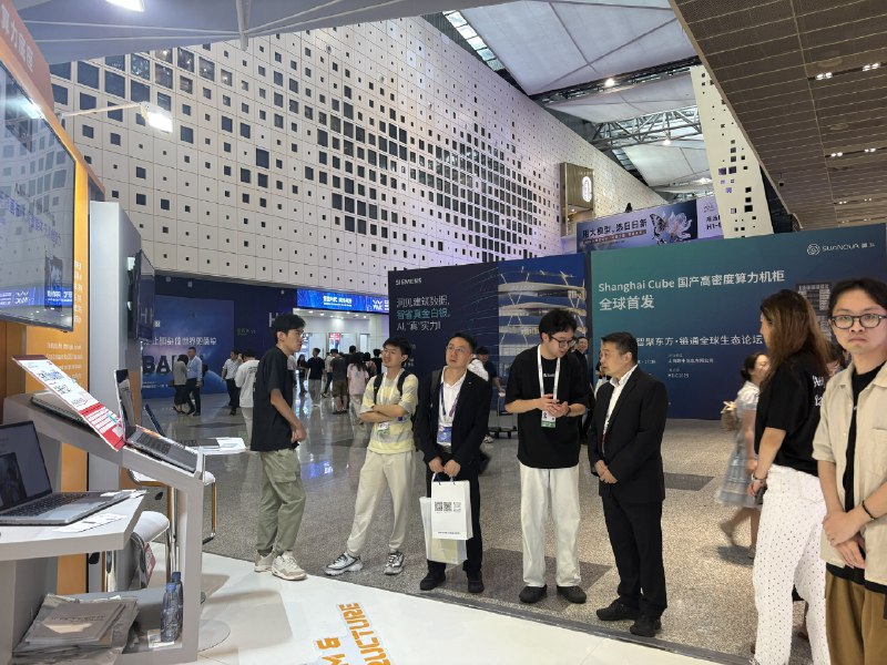 非常激动人心的一天，从全国数千家 AI 公司入选得以和总理有交流的机会