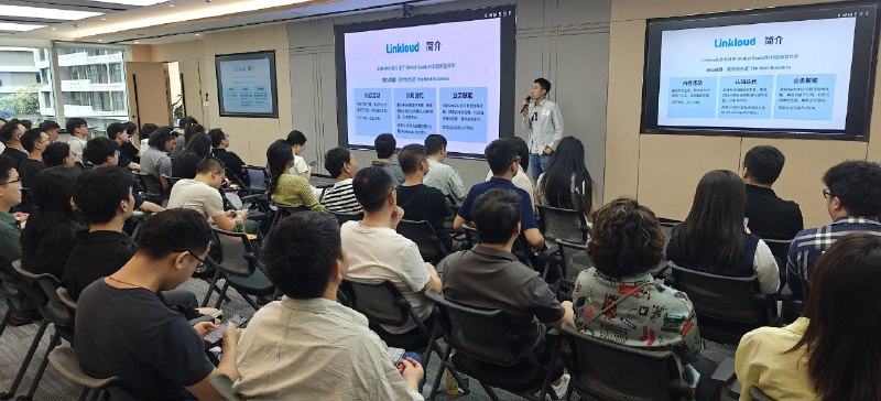 🗣️Linkloud 深圳沙龙炸场了，到最后一天上午还有同学申请，特别感谢明源云提供的绝对是至今最棒的场地之一（场地环境也卷起来了！），满满当当塞满了将近百人！！🦾按照惯例钱老师开场分享了我们这一个月在硅谷回来，写下万字见闻后到底在 AI 和 SaaS 之间什么是我们看到“work”，什么“doesn't work”,什么公司被Jensen 称为现在企业服务的操作系统，哪家公司从赛道第二逆袭成为第一，甚至把第一名“逼至”转型？🦻🏻第二场来自 ex Creatify.ai，快手海外的 Elaine，我一直说今年更多的无论 SaaS 还是 AI 的产品增长越发分散在全球，日韩、南美、欧洲，东南亚，Elaine 的分享真是为我们解开了南美的面纱，而且一切都需要数据驱动！😏Panel 感觉是今年互动最“猛烈”的讨论，因为三位嘉宾真是绝对敞开心扉，娓娓道来：1️⃣ 作为正规 To B 企业服务产品如何在先进市场打开切口，为什么东南亚里面马来西亚有所突破，为什么看完美国市场反而对日本更有所期？2️⃣AI 营销类产品层出不穷，到底应该在 PMF 过程中关注哪些隐型和显性指标？3️⃣ 增长里面为什么 SEO 是最最重要的手段而且哪怕做到千万美金 ARR，嘉宾仍说还不够！！这点得到了全程观众的认可，我们做了两期 SEO 为核心的 Workshop 也觉得还不够！最后，今年特别有惊喜的地方是，在统计完观众代表公司出海阶段数据后，我们发现收入突破 1M 美金的占比超过 ❗️30%❗️我才不会说超过 10M 的比例有多高（我所知道大湾区最棒的出海 SaaS 公司创始人都来了❗️❗️❗️）看着这些比例一点点提升，而我们有幸见证，而且还能陪伴和赋能大家一点点找到 PMF，提升增长，助力落地