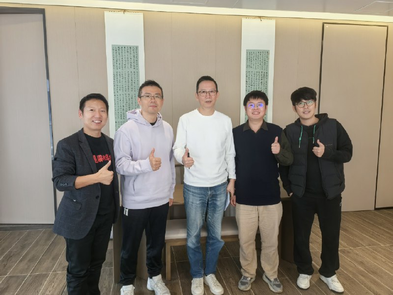 #吴晓波 正在筹备一个 AI 应用案例（含消费 toC 和 SaaS）征集活动，被选中的案例有机会进入晓波老师的 “AI 闪耀中国” 年终秀，开发者可以直通现场 ~感谢感谢给 极客邦 infoQ - Kevin “提包” 的一天，学到很多，还在消化，在消化...