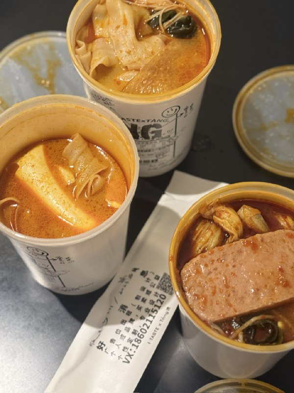 买了两碗麻辣烫，100多块钱
