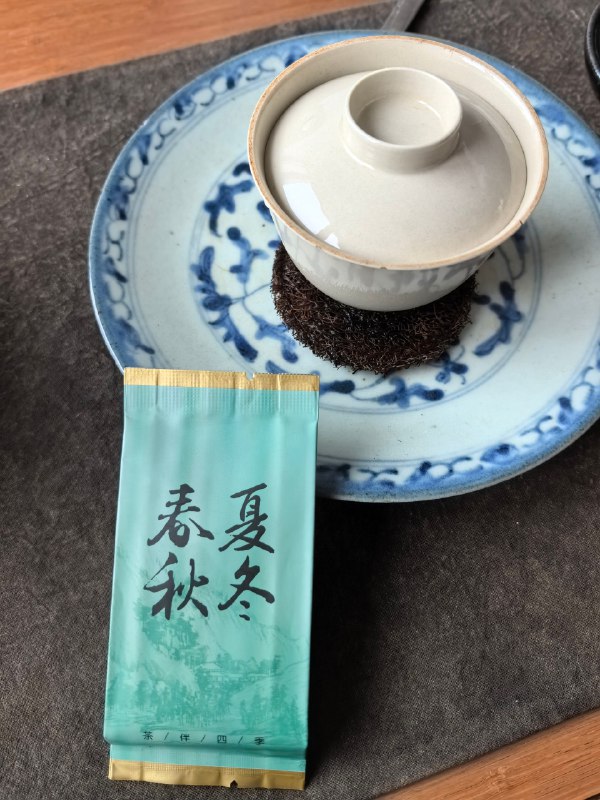 绿色春夏秋冬泡袋还剩一万个，红色春夏秋冬还剩一万五多，拢共三十万个泡袋，终于他妈快用完了，回头一批一批定制泡袋，不这样图便宜了，太难用了，太耻辱了被退货因为泡袋臭