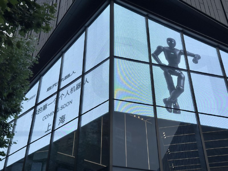 上纬启元开机器人线下店咯，全球首店在上海淮海中路的龙凤PRSCO，预计装修到2026年7月底开业