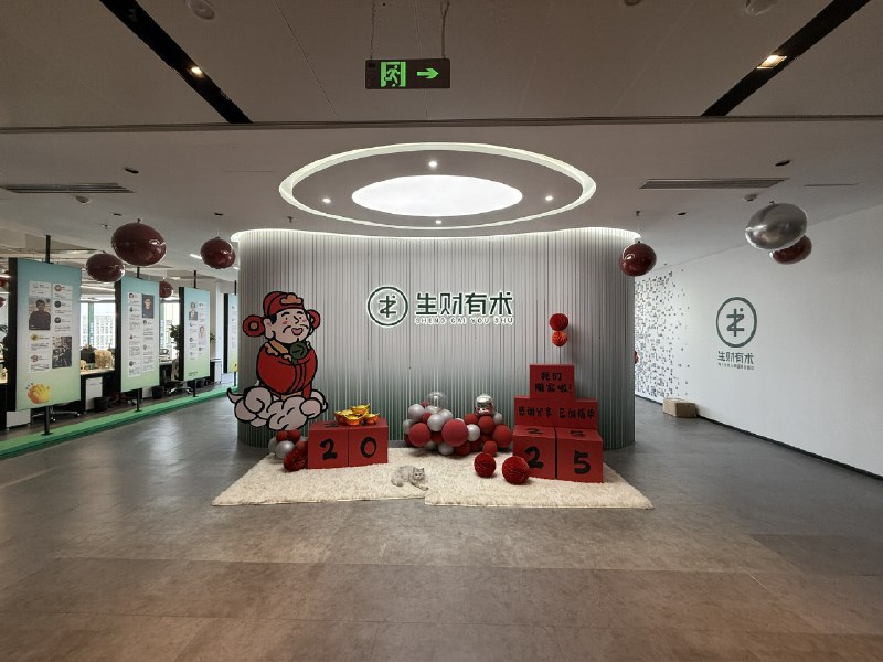 「赚钱，是在与这个世界发生最真实的碰撞，你会在这个过程中逐渐发现自己的天赋，找到自己的热爱