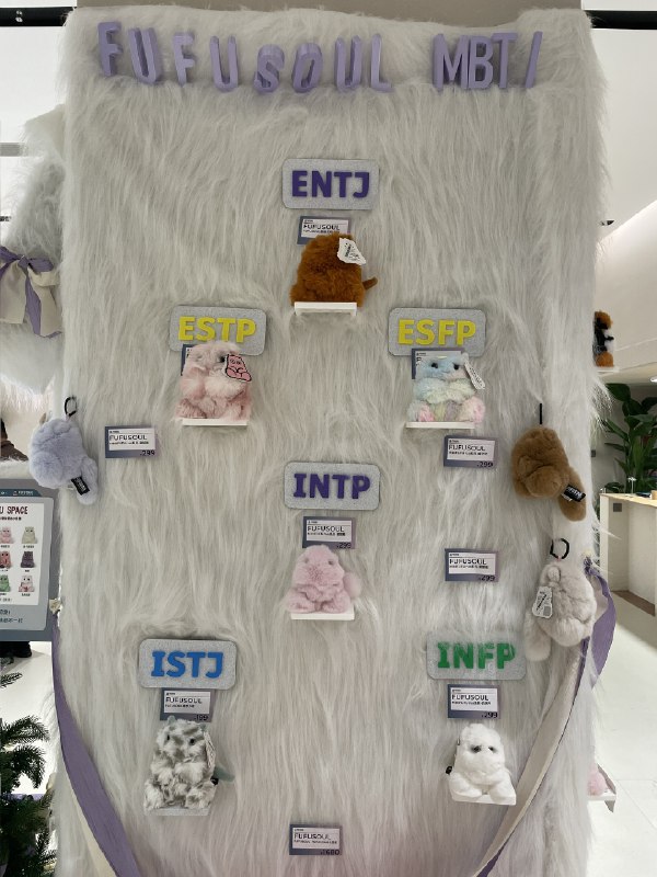 去深圳湾 inno100 把有些之前没看到的AI硬件都补看了，就觉得AI戒指质感好差，AI毛绒玩具质感功能也一般，但都不便宜，很多创新的都看不懂，看不懂的不碰，硬件还是放弃了吧后海转了一圈，小米国际总部下边的旗舰店还是没服务，大厂灯火通明，AI 让所有人都在加班，希望人类今天给AI加的班，明天能让AI给我们补回来，人类再也不用上班去深圳湾 inno100 把有些之前没看到的AI硬件都补看了，就觉得AI戒指质感好差，AI毛绒玩具质感功能也一般，但都不便宜，很多创新的都看不懂，看不懂的不碰，硬件还是放弃了吧后海转了一圈，小米国际总部下边的旗舰店还是没服务，大厂灯火通明，AI 让所有人都在加班，希望人类今天给AI加的班，明天能让AI给我们补回来，人类再也不用上班